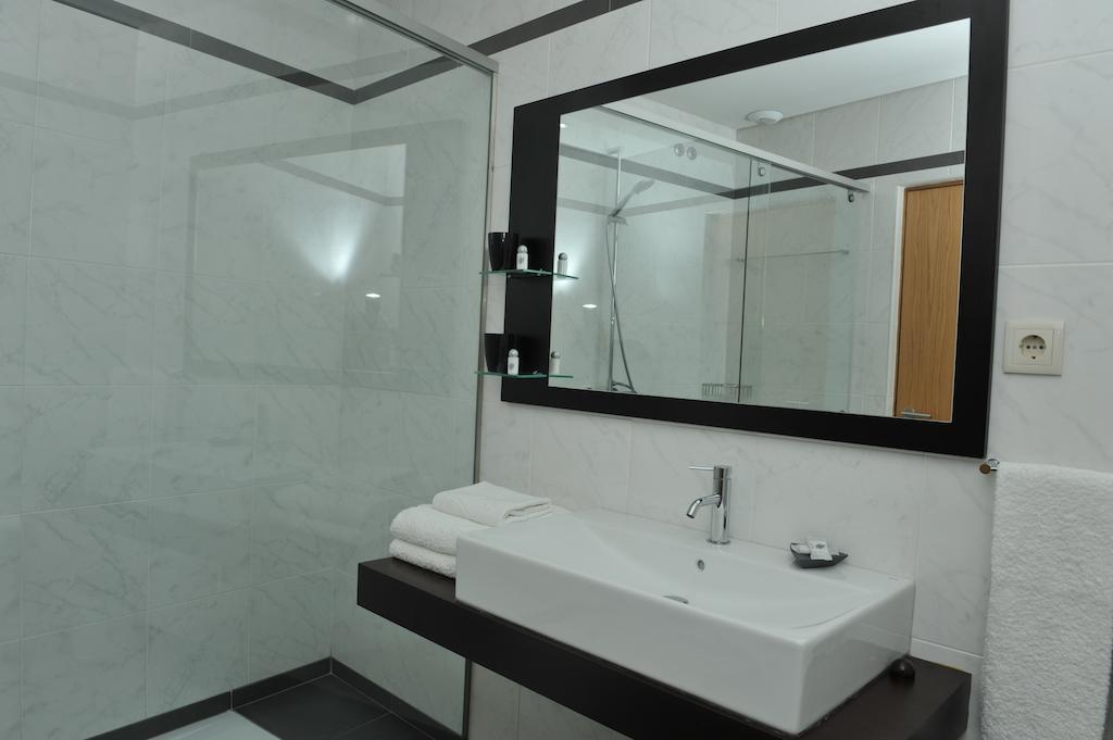Pensao Santo Antonio Hotell Vila Nova de Famalicão Rum bild